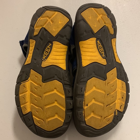 Children’s Keen runners - Picture 2 of 4